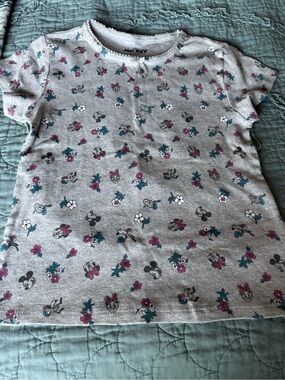 Gray Floral Short-Sleeve Tee